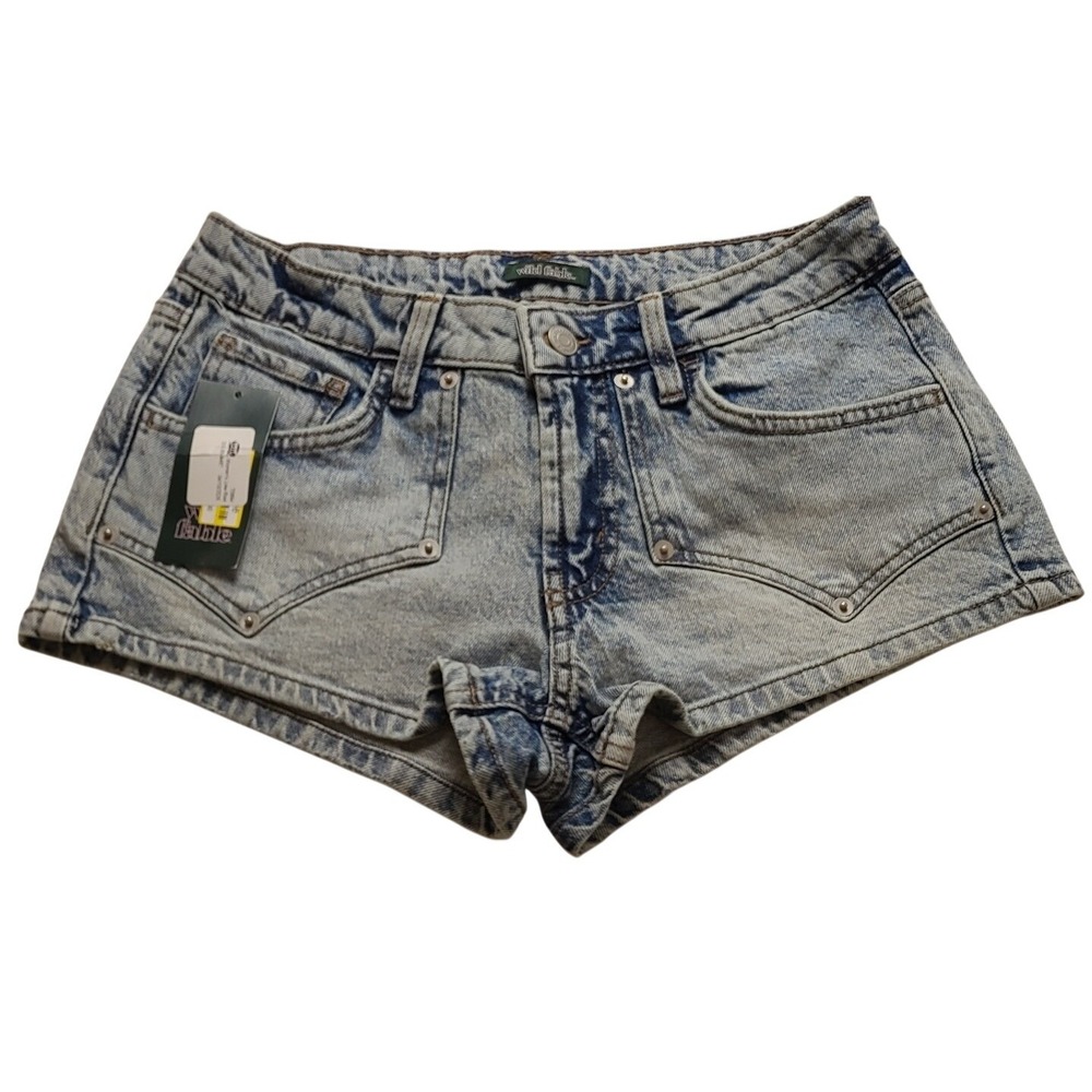 Wild Fable Women's Low-Rise Acid Wash Denim Shorts Light Blue Rivet Detail NWT